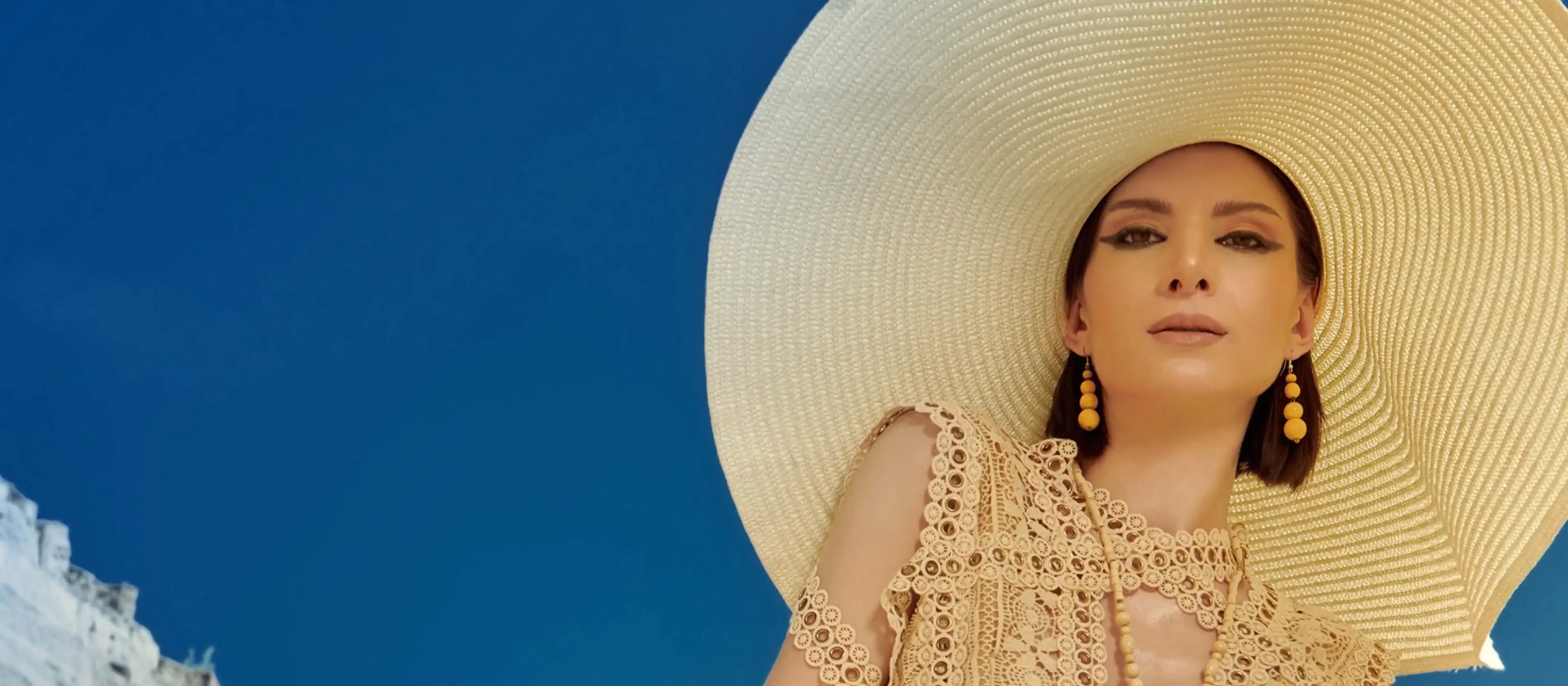 Woman wearing a wide-brimmed hat